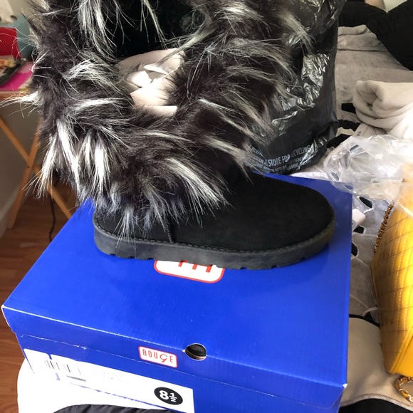 Run half size smaller - Picture 3 of 4